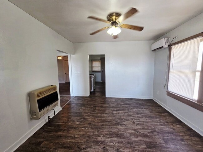 Building Photo - 1001 S Main St