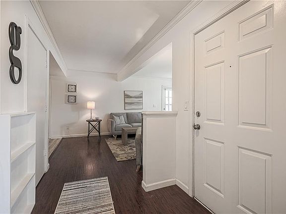Building Photo - Rare end unit condo at The Crossings, loca...