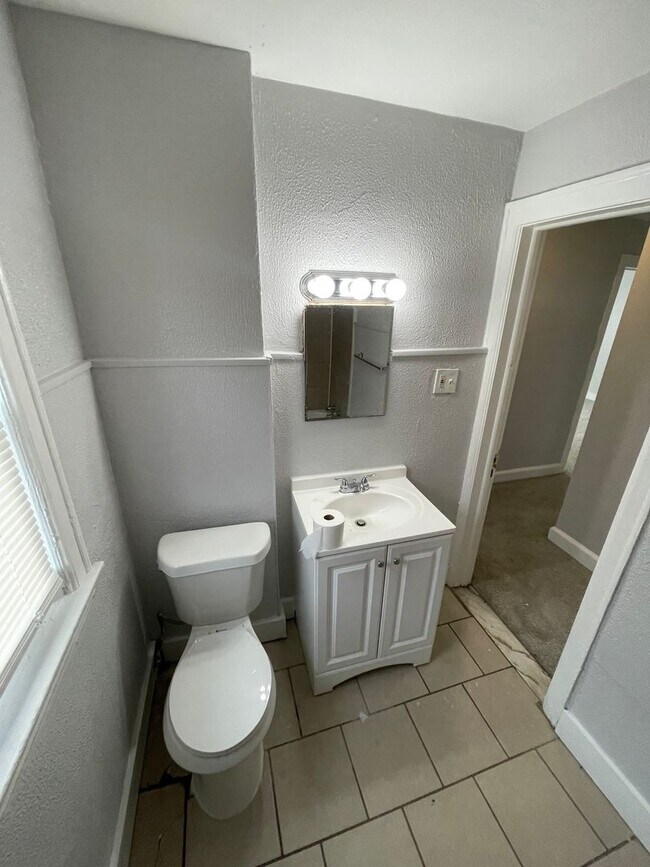 Building Photo - SECTION 8 ONLY! INSPECTION READY 3-BEDROOM...