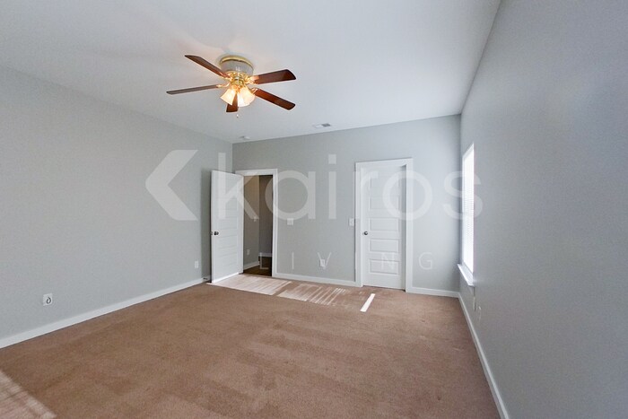 Building Photo - 204 White Oak Cir