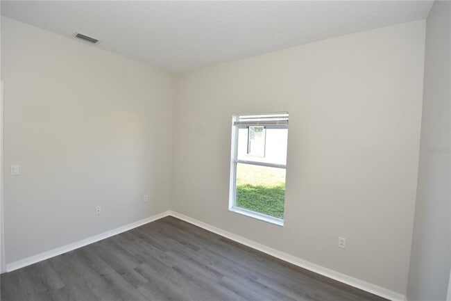 Building Photo - 4 Lynn Pl