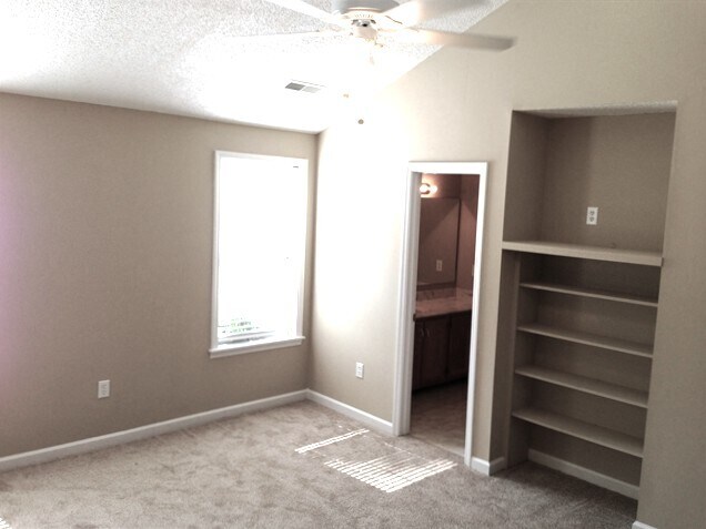 Building Photo - 1087 Old Battery Cir