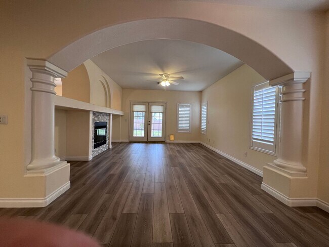 Building Photo - 678 Kentons Run Ave