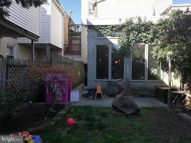 Building Photo - 1107 E Palmer St