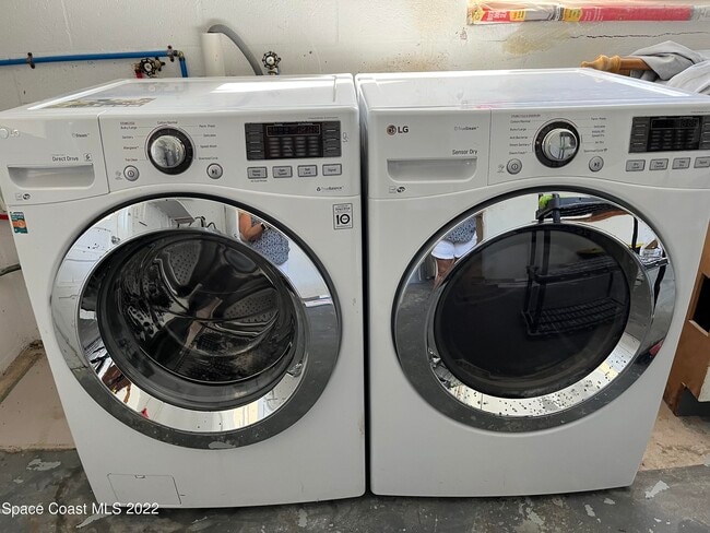 Building Photo - 619 Rosada St