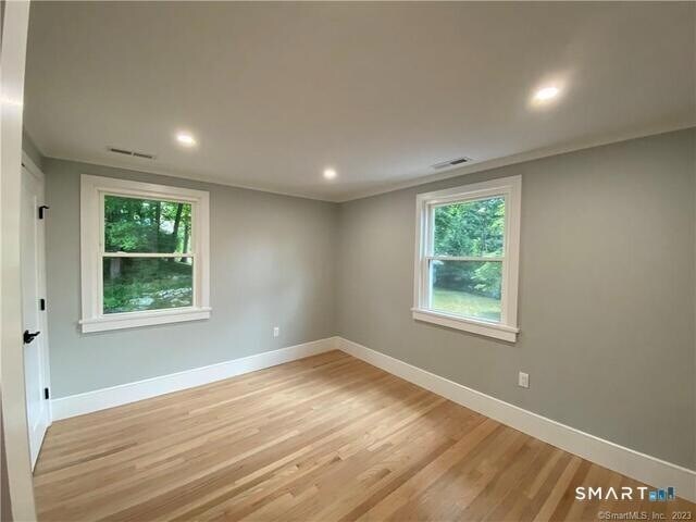Building Photo - 10 Donohue Dr