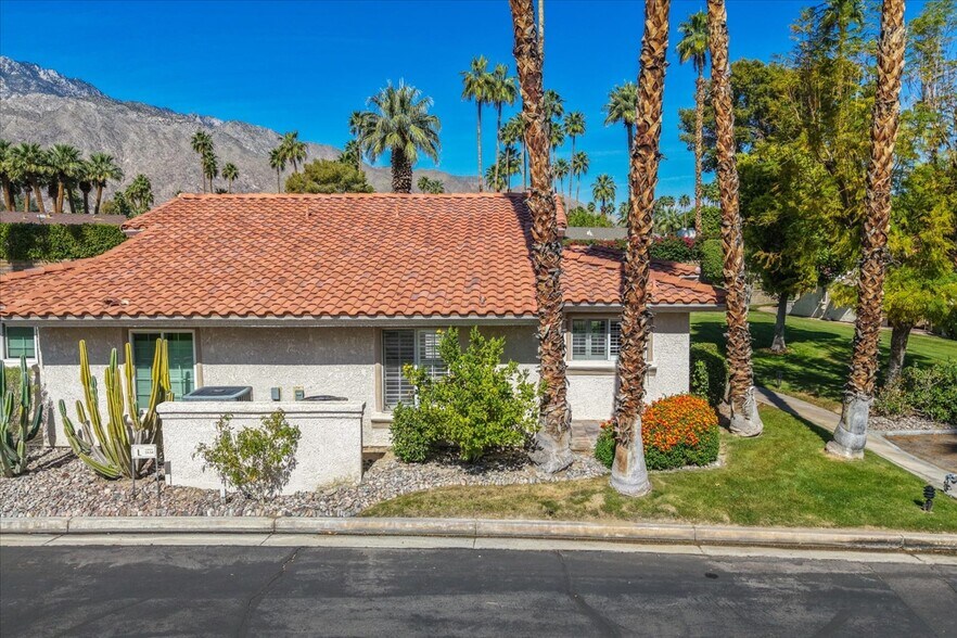 Building Photo - 2701 E Mesquite Ave