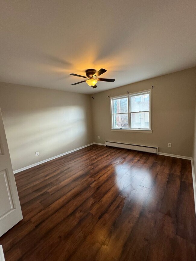 Building Photo - 400 Front St