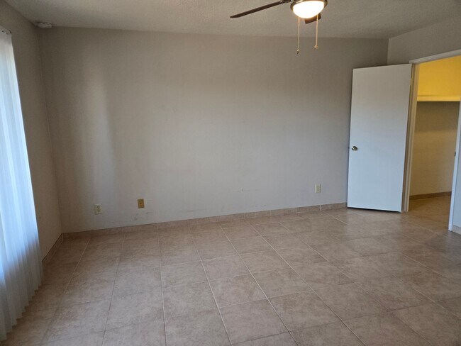 Building Photo - Beautiful 3 Bed 1.75 bath Corner lot, with...