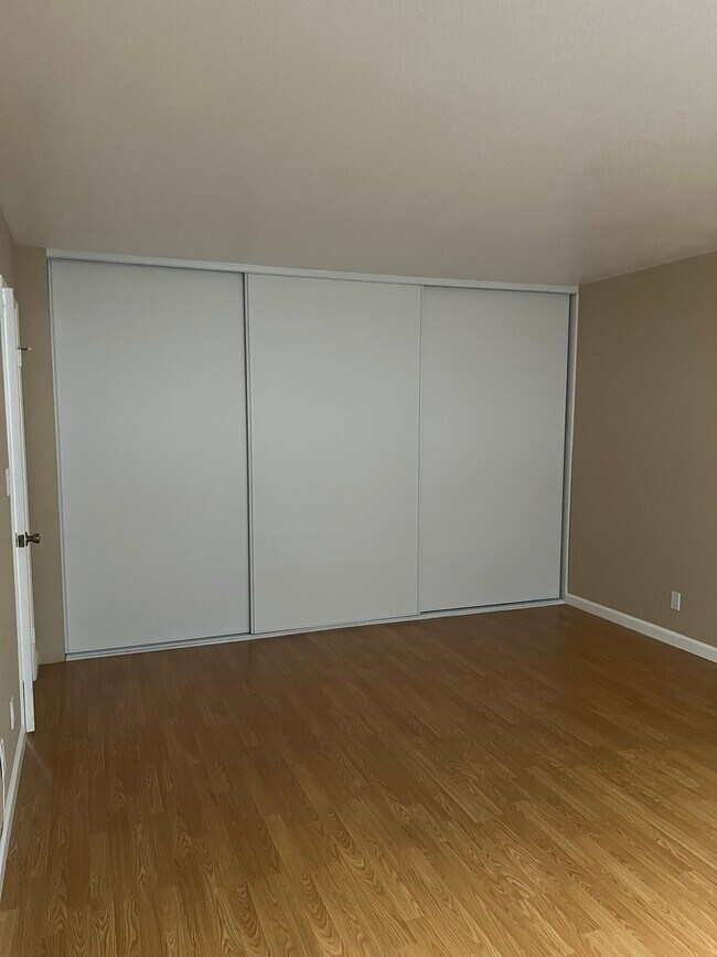 Building Photo - 232 W Tujunga Ave