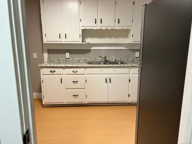 Building Photo - 92-98 Boswell Ave