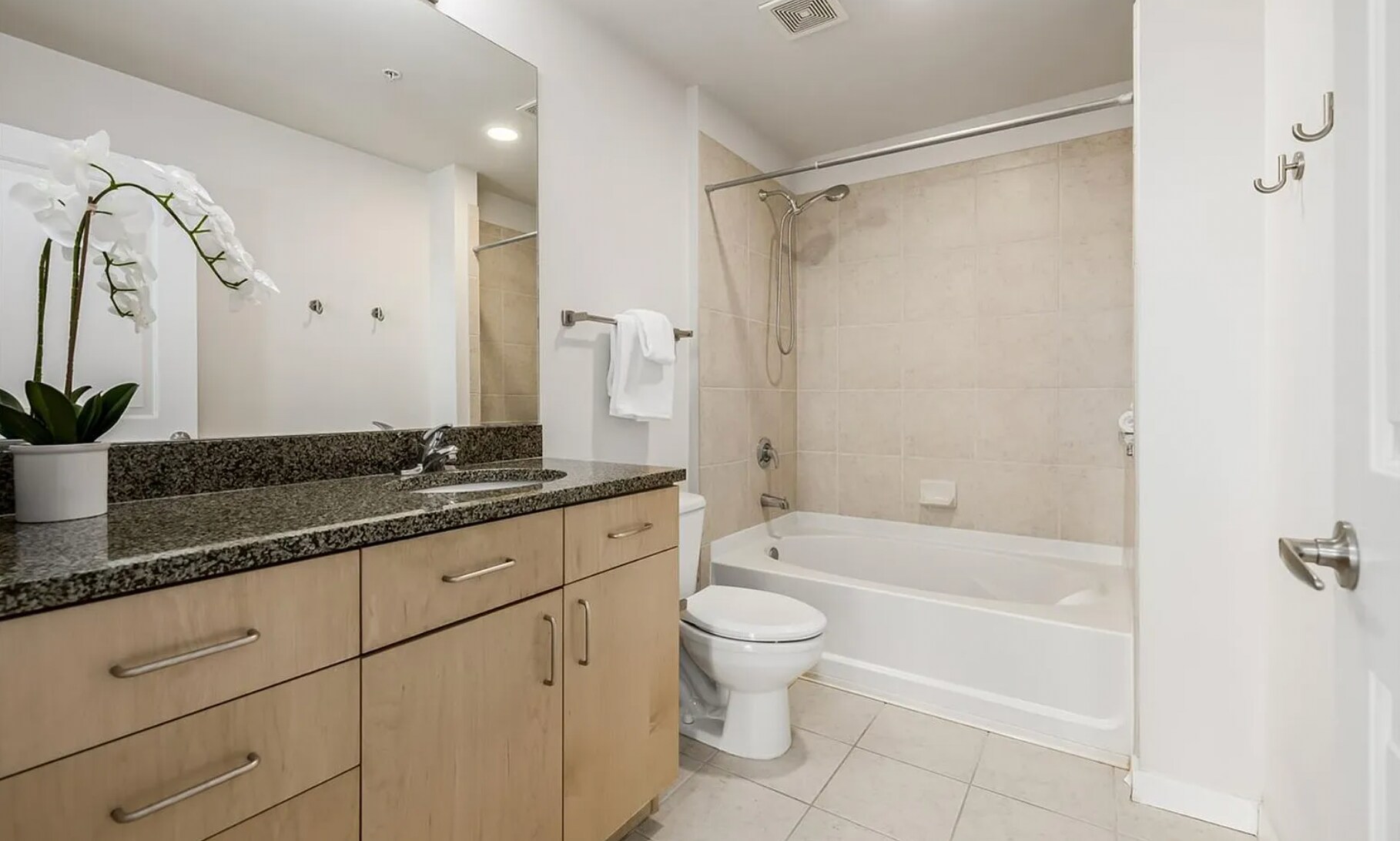 Building Photo - 1700 Bassett St