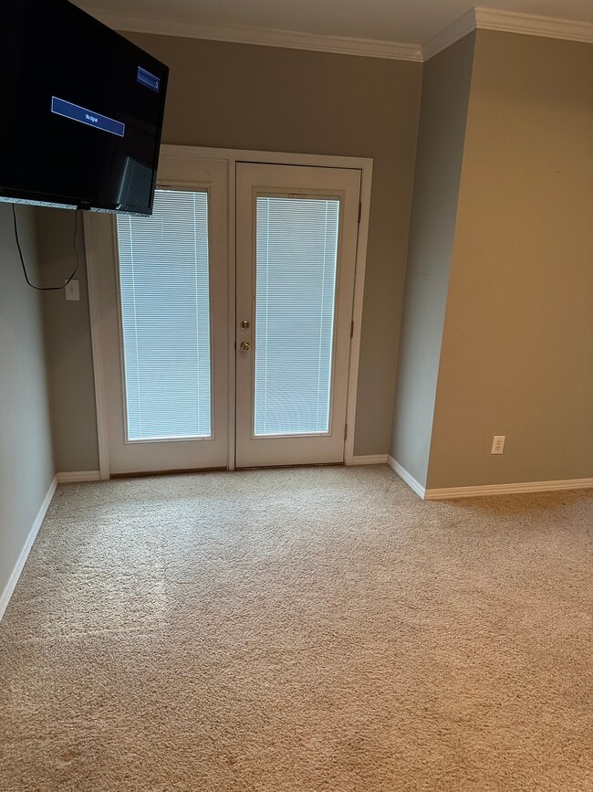 Building Photo - 5448 Henning Dr W