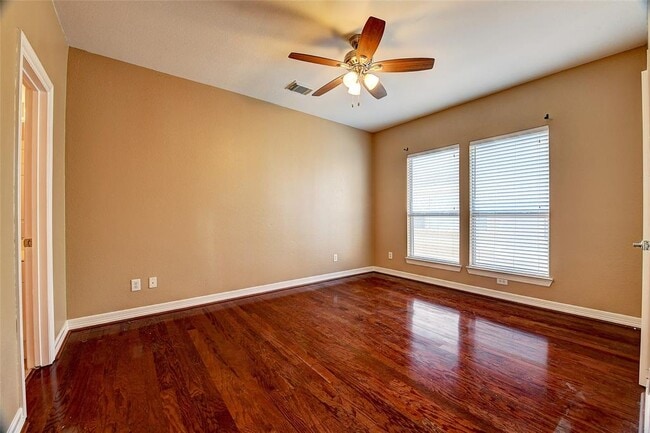 Building Photo - 803 Rosine St