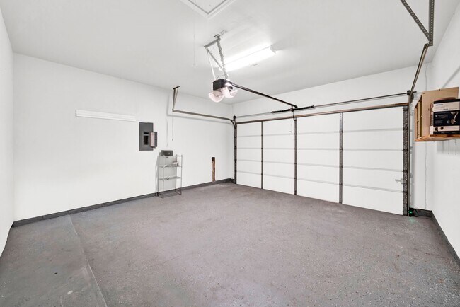 Building Photo - 5395 Kyla Cir