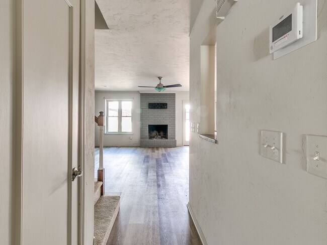 Building Photo - 3063 W Wilshire Blvd