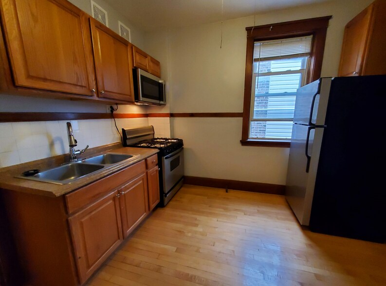 Building Photo - 4734 N Albany Ave