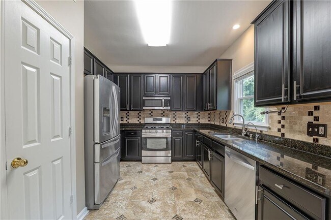Building Photo - 315 Foe Creek Dr