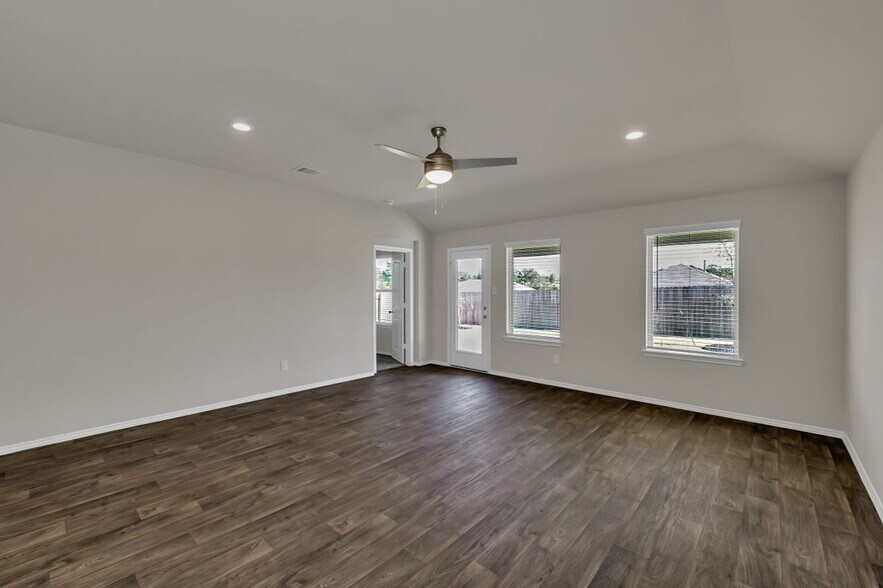 Building Photo - 6212 Hendricks Hbr Dr