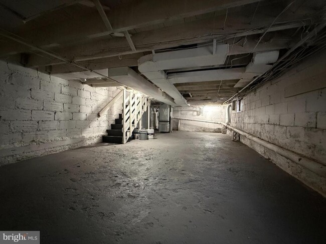 Building Photo - 333 W Buck St