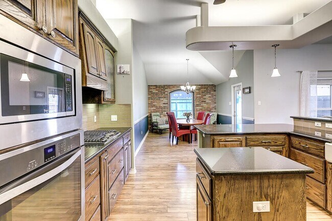 Building Photo - 3813 Kangaroo Ct