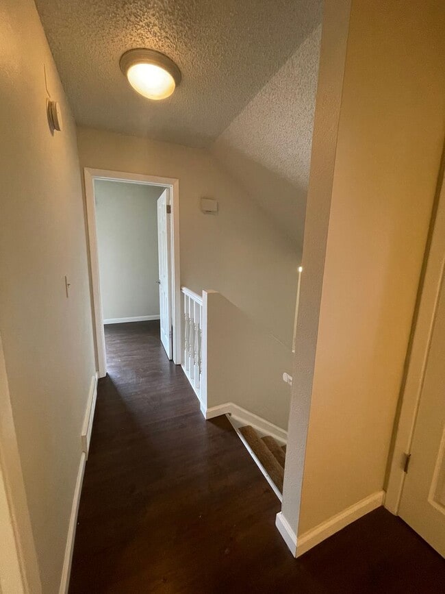 Building Photo - Centaur Village 3 Bedroom/2 Bath Newly Upd...