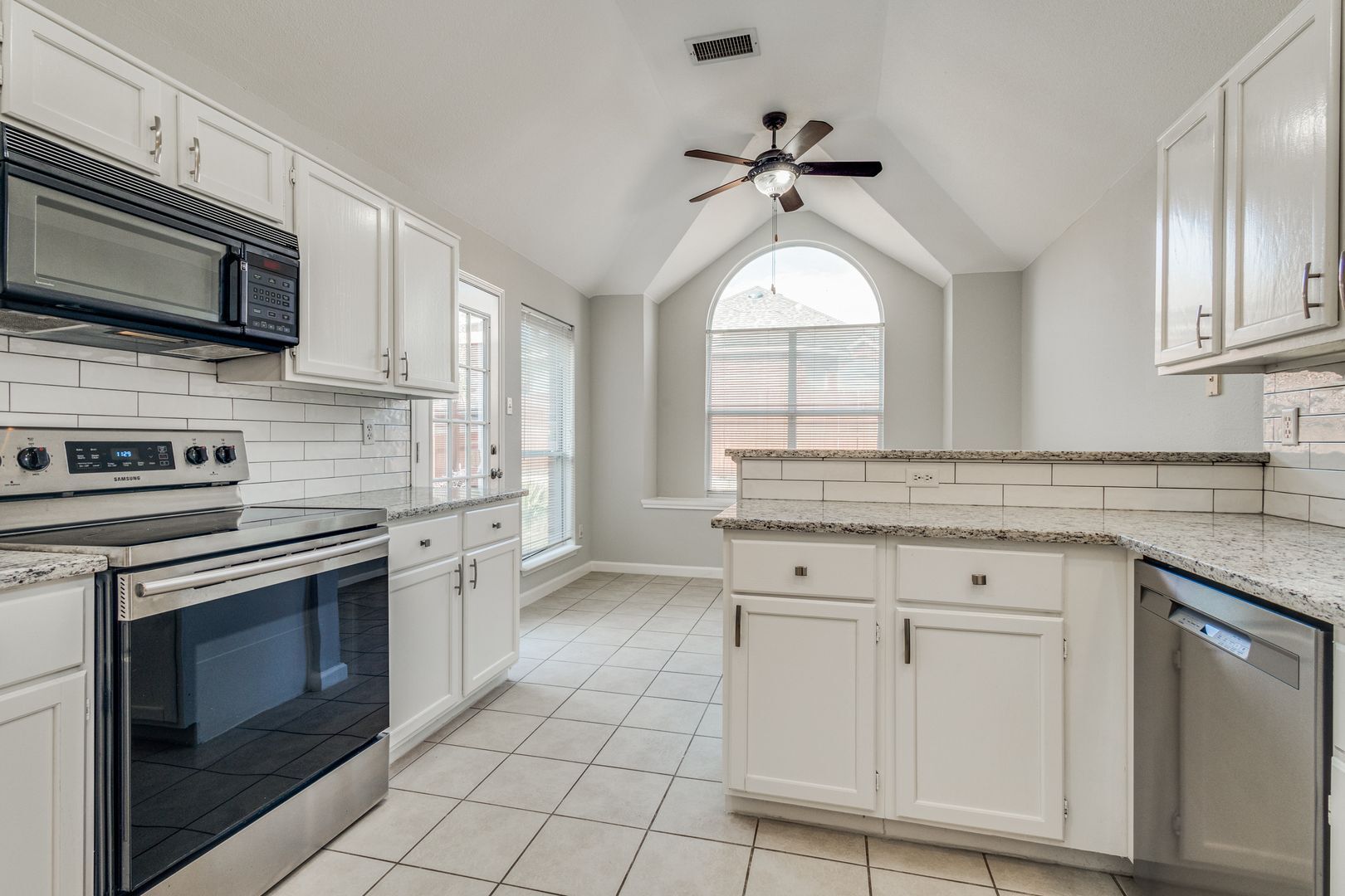 Building Photo - 2317 Suntree Ln