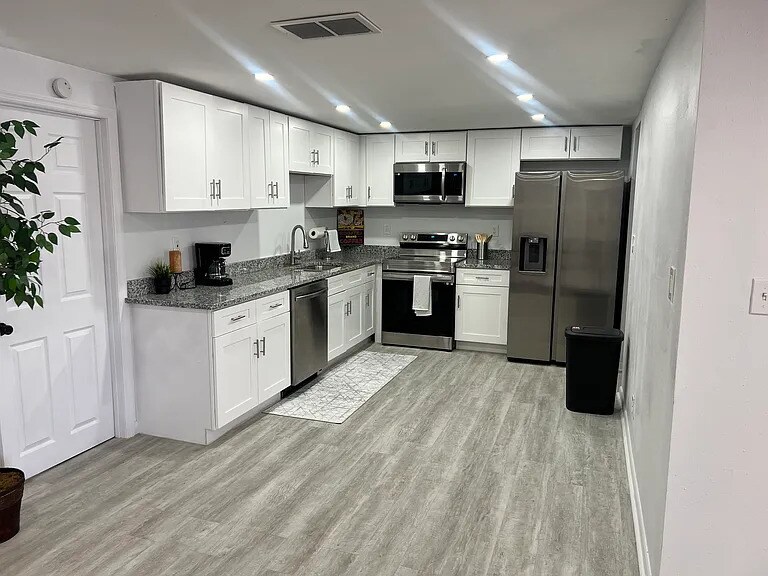 Building Photo - 7414 San Carlos Dr