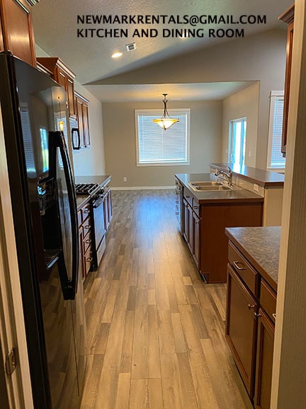 Building Photo - 1640 SW Panorama Dr