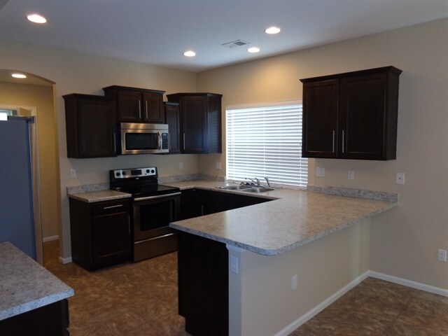 Building Photo - 5550 N Lisbon St