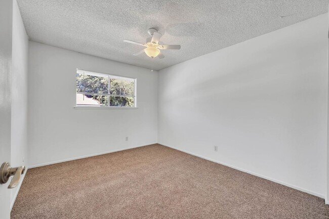 Building Photo - 3926 Oak Villa Cir