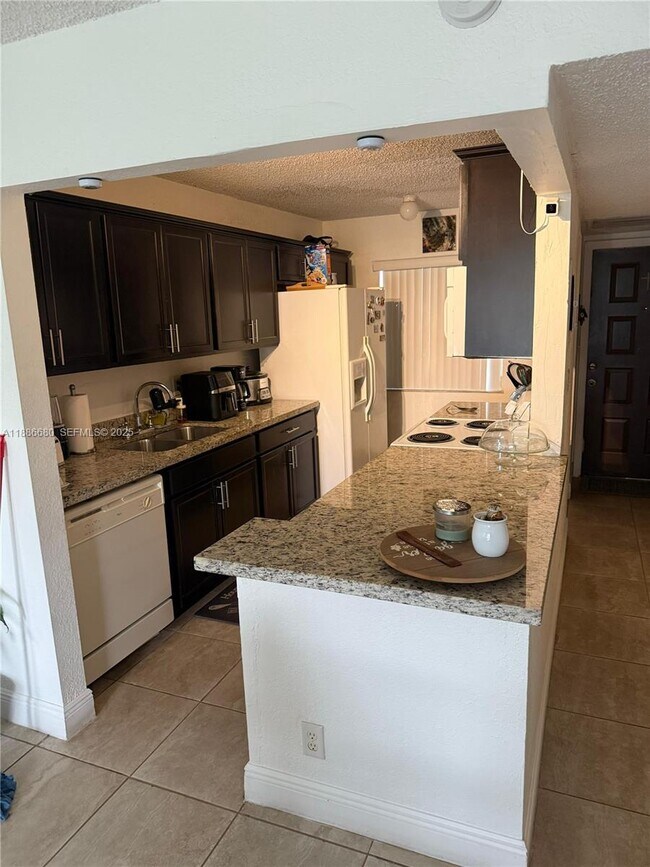 Building Photo - 9984 Nob Hill Ct