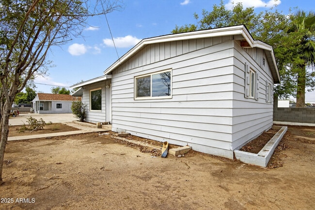 Building Photo - 1410 S 24th Ave