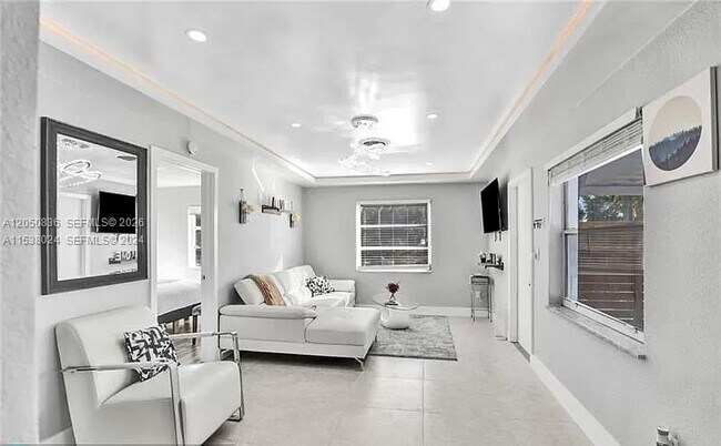 Building Photo - 608 N 24th Ave