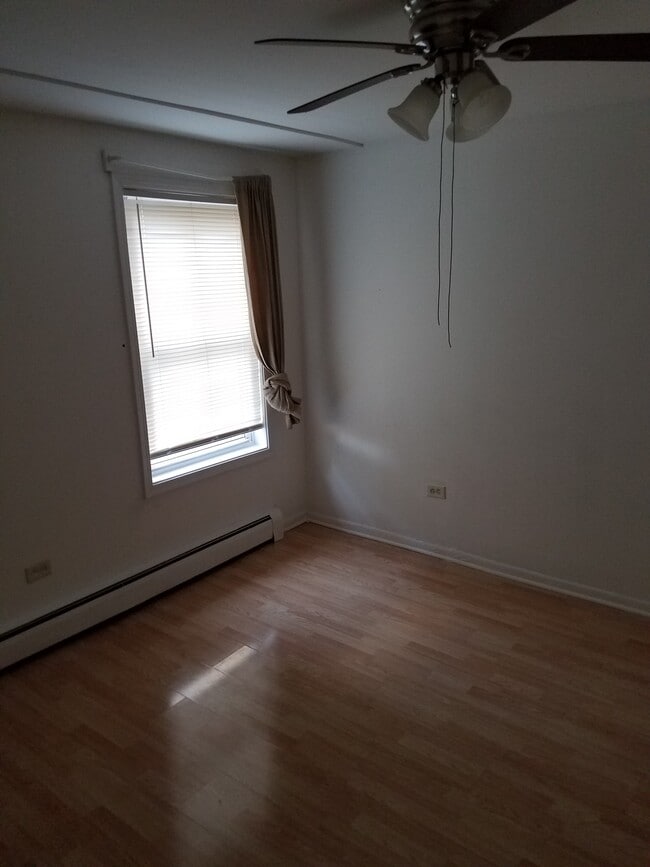 Building Photo - 660 Piper Ln