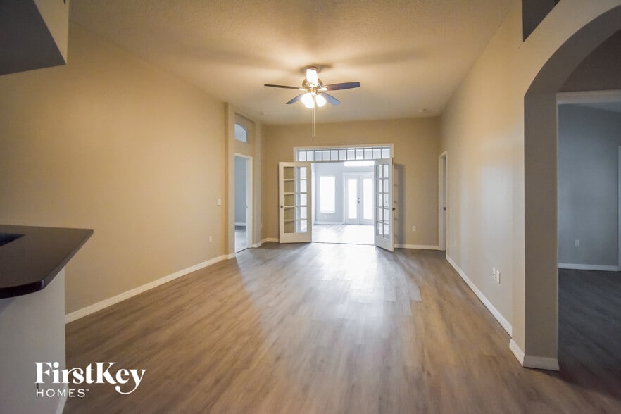 Building Photo - 516 Valencia Park Dr