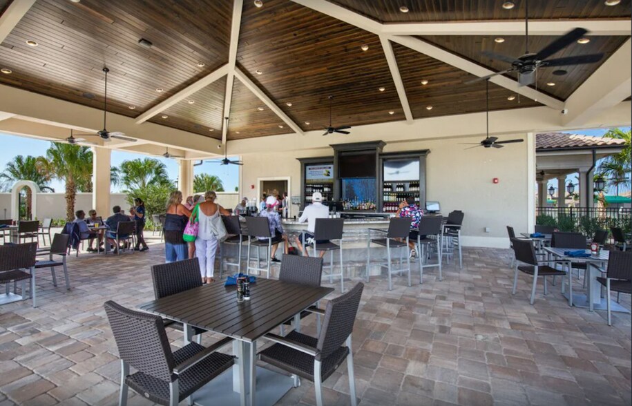 Tiki-Bar - 17006 Vardon Ter