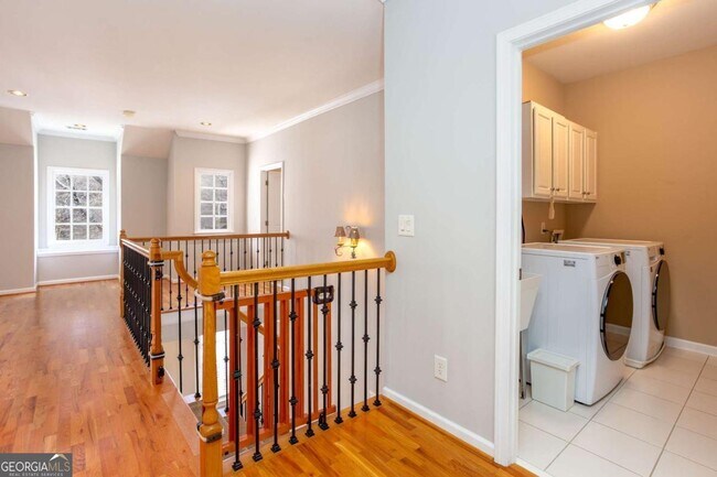 Building Photo - 3206 Windsor Lake Dr NE