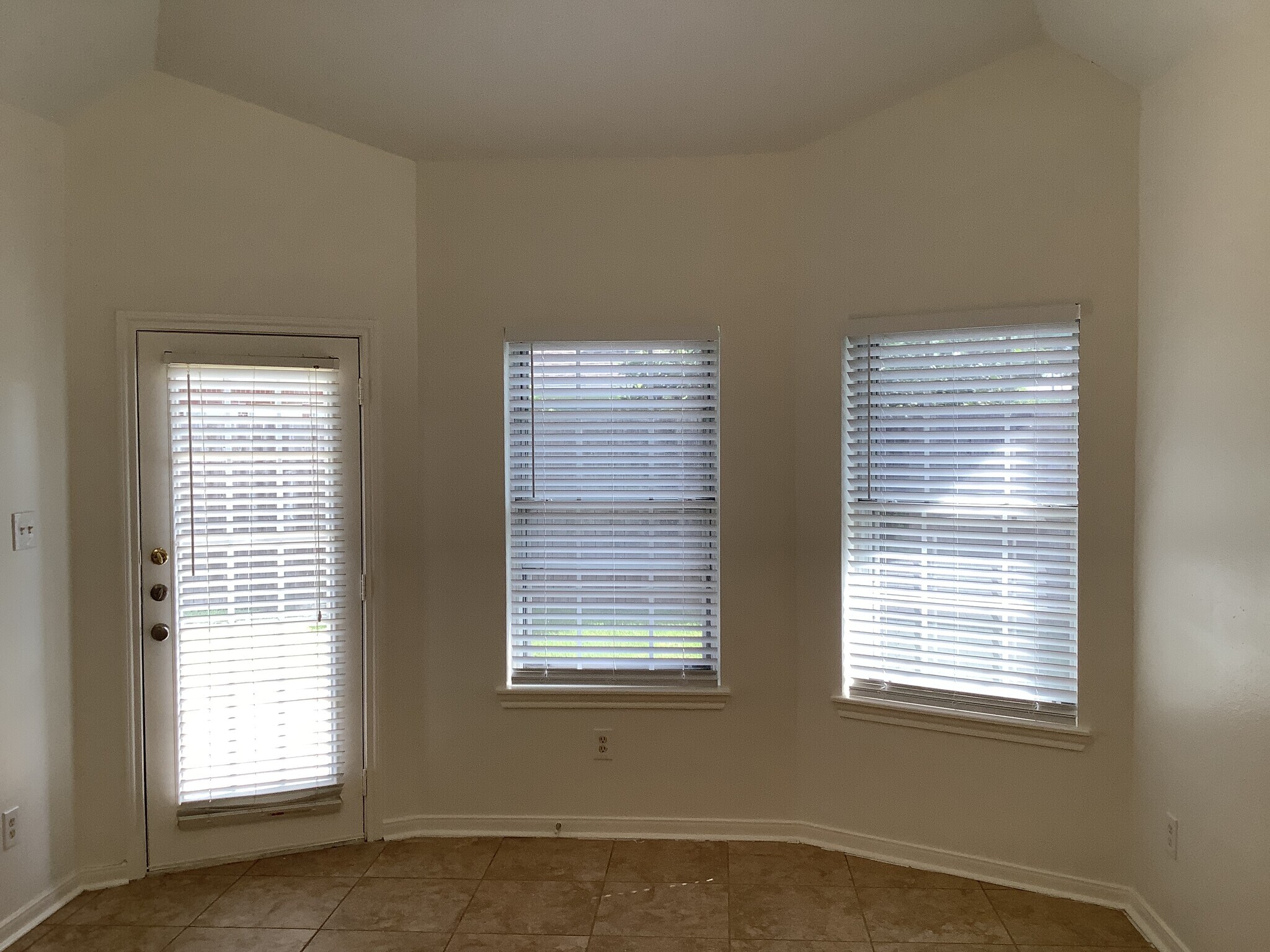 Building Photo - 1601 Oak Pl Ct