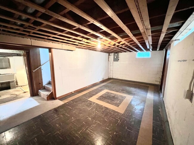 Building Photo - Single-Family Home Minutes from Saint Mary's!
