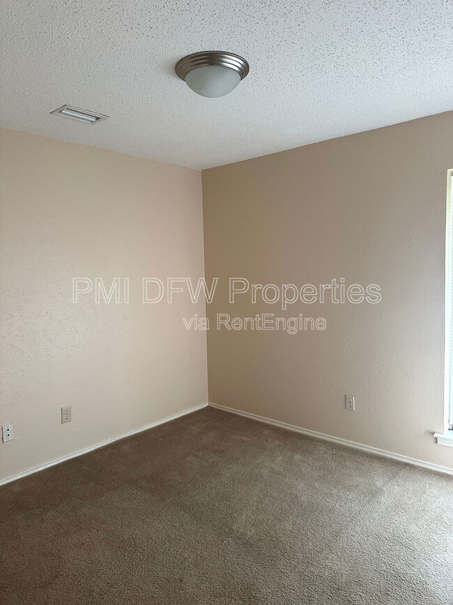 Building Photo - 5209 Pensacola Dr