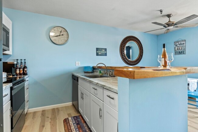 Building Photo - 131 Lake St