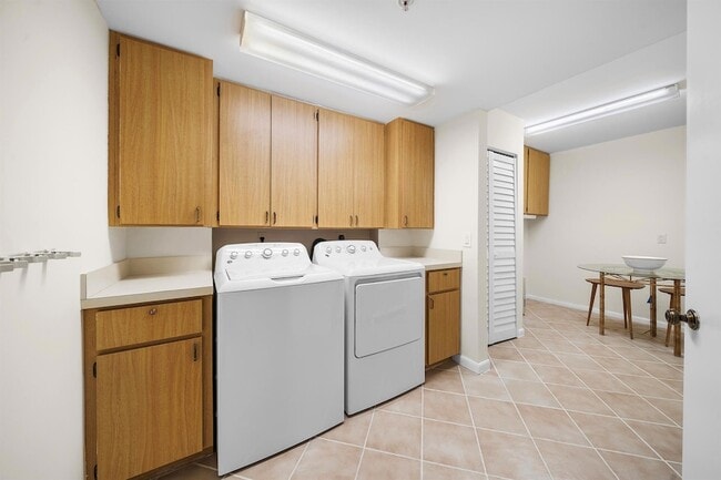 Building Photo - 601 Seafarer Cir