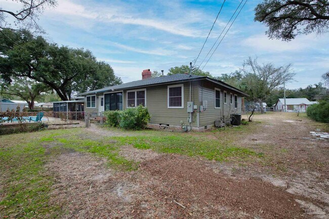 Building Photo - 1111 S Old Corry Field Rd