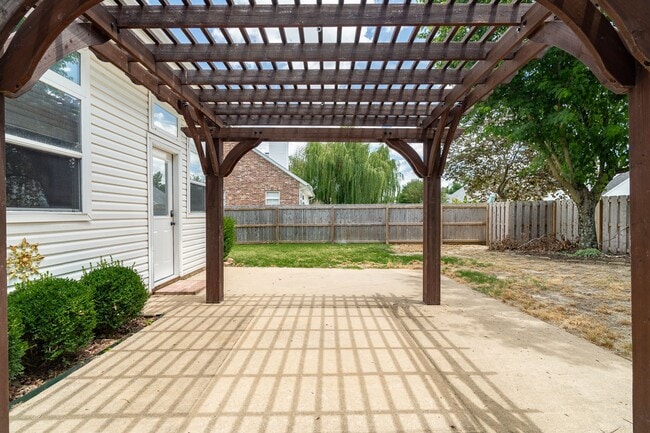 Building Photo - Fabulous & Spacious 4 Bedroom home in Har-Ber Meadows w/bonus room!