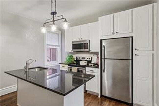 Building Photo - 428 N Taylor Ave