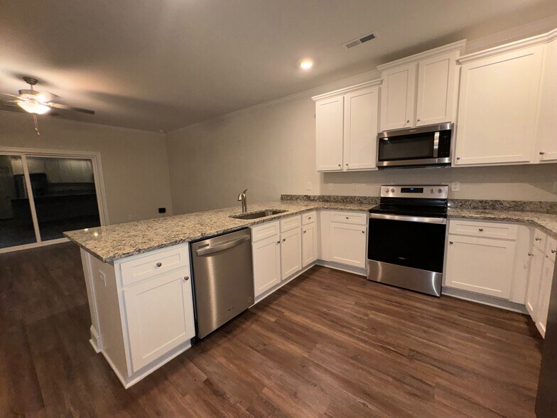 Building Photo - Room in Townhome on Thalweg Dr