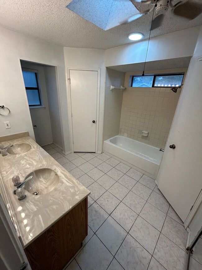 Building Photo - 3702 Bond St