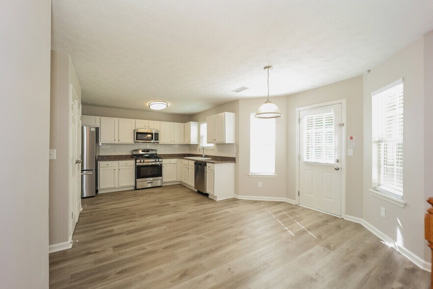 Building Photo - 6 St Charles Pl