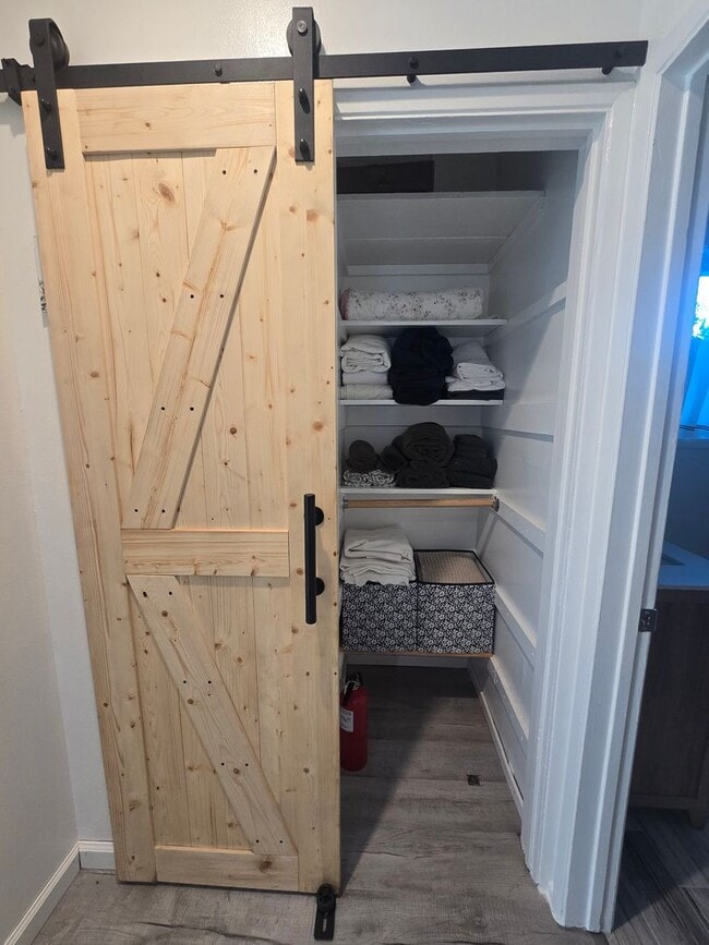 Building Photo - Fully furnished, modern ADU with fully-equipped kitchen shared garden.